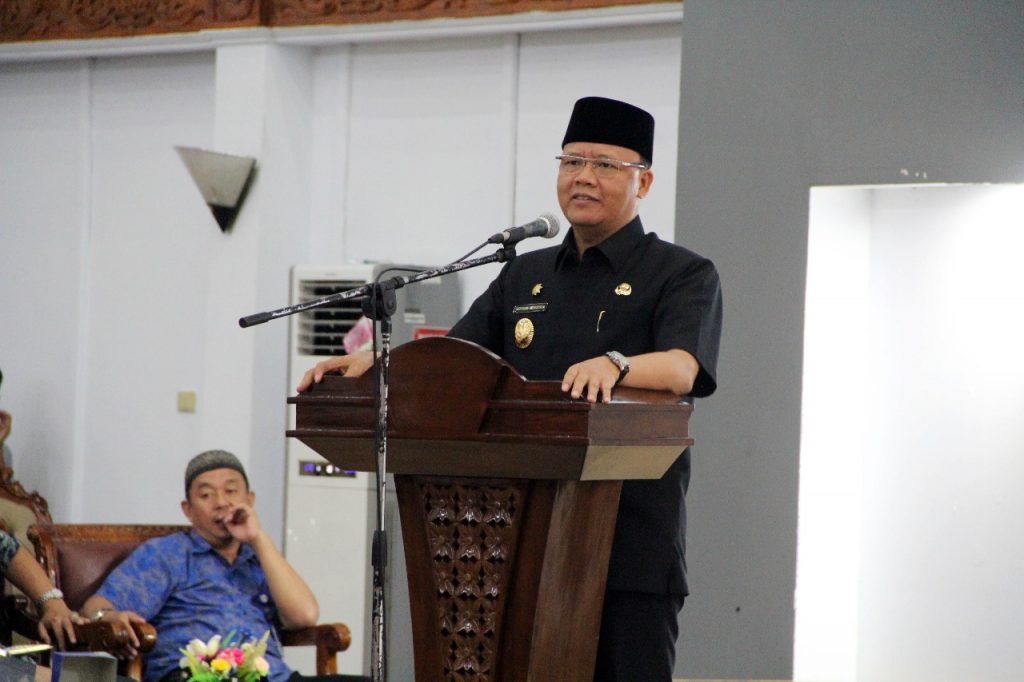Plt. Gubernur Bengkulu Rohidin Mersyah saat membuka Focus Group Discussion Implementasi Inpres No.9 Tahun 2016 Tentang Revitalisasi SMK di Provinsi Bengkulu.