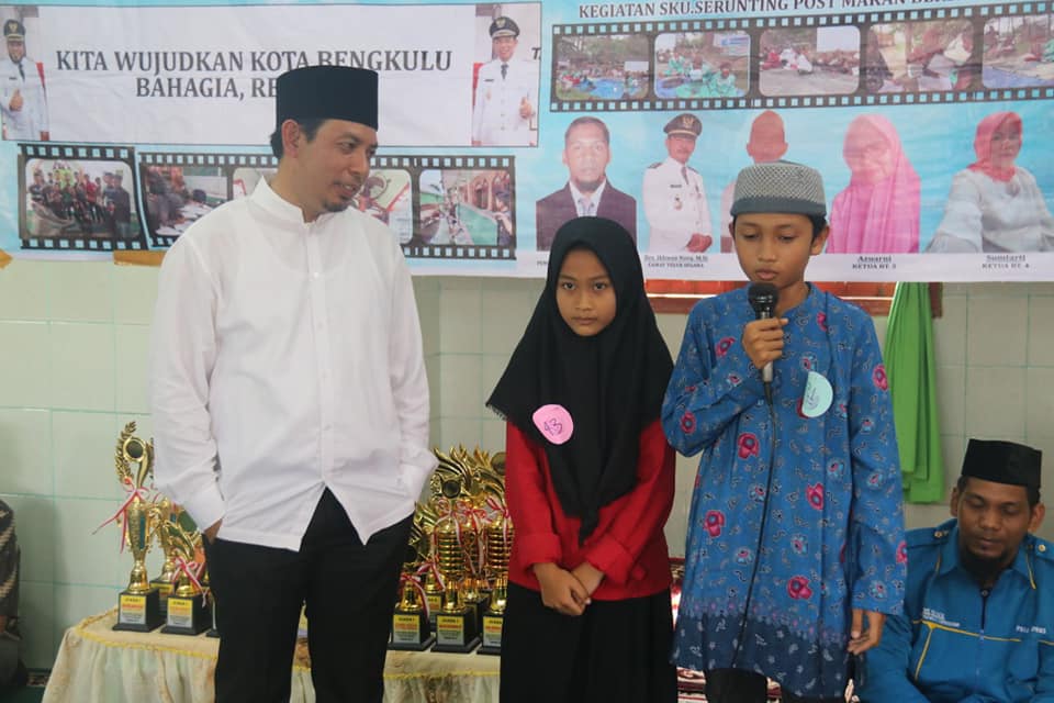 Wakil Wali Kota Bengkulu Dedy Wahyudi bersama anak-anak Risma Al-Falah.