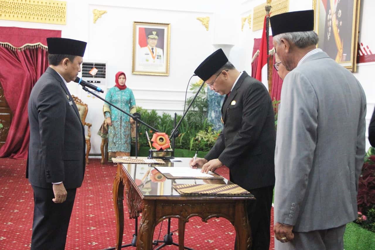 Gubernur Bengkulu Rohidin Mersyah menetapkan dan resmi melantik Hamka Sabri menjadi Sekda Definitif Provinsi Bengkulu.
