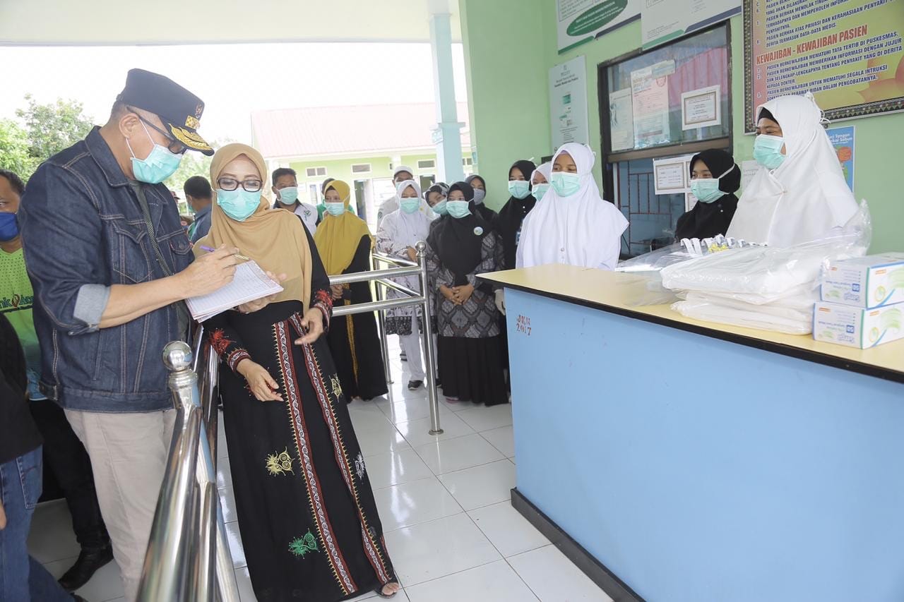 Plt Gubernur Aceh Salurkan Bantuan APD untuk Rumah Sakit Rujukan COVID-19