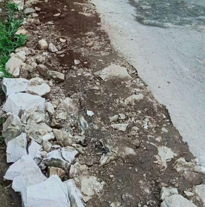 Akses Dua Jalan Kabupaten di Desa Cimmara Kondisinya Memperihatinkan
