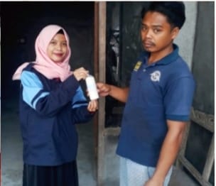 Mahasiswi KKN Reguler dari Rumah UIN Walisongo Semarang Adakan Bagi-Bagi Yoghurt Gratis Untuk Meningkatkan Imunitas Tubuh Di Masa Pandemi