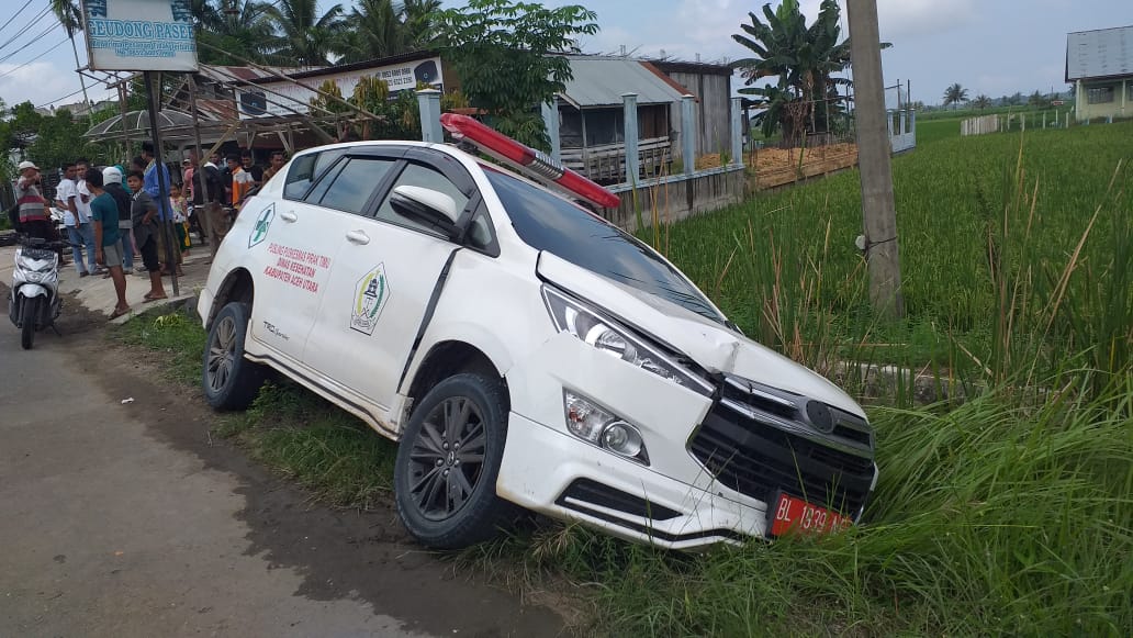 Ambulance Baru Pemda Aceh Utara kontra L300