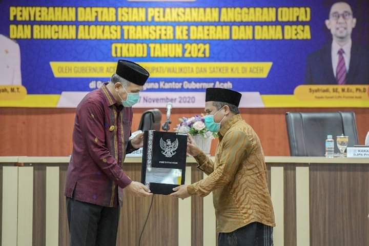 Bupati Sarkawi Terima Secara Langsung DIPA dan TKDD Tahun 2021 dari Gubernur Provinsi Aceh