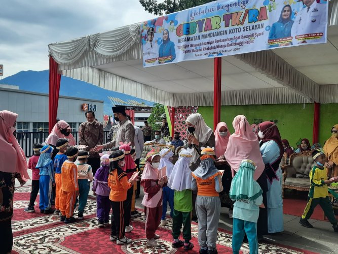 Walikota Erman Safar: Buka Gebyar TK/RA Kecamatan Mandiangin Koto Selayan