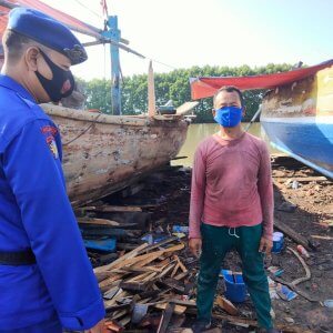 Satpolairud Polresta Tangerang Melaksanakan Kegiatan Polmas di Wilayah Pesisir Desa Kronjo