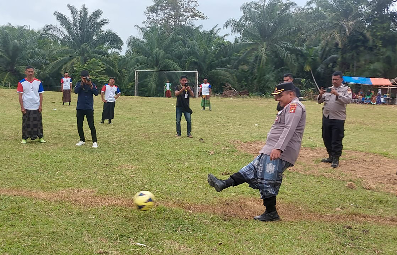 Waka Polres Aceh Barat Hadiri Pembukaan Turnamen Sepak Bola Sarung