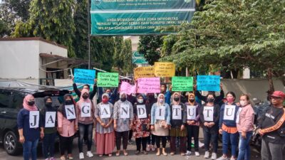 Puluhan Buruh PT Sinar Dunia Lakukan Aksi Damai di Depan PN Semarang, Minta Hakim Tidak Berikan Putusan Pailit