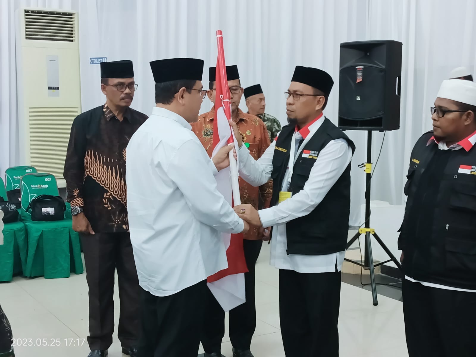 Pj Bupati Aceh Barat Melepas Keberangkatan CJH yang Tergabung Kloter 3