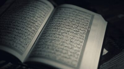 Pembakaran Al-Qur’an Berulang Kali, Bagaimana Kaum Muslim Menyikapi?!