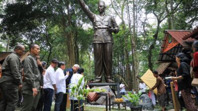 Ganjar Dampingi Megawati Resmikan Patung Bung Karno di Sleman Yogyakarta 