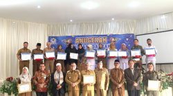 Pj Bupati Mahdi Serahkan Anugerah Penghargaan Inovatif Untuk 11 SKPK Aceh Barat