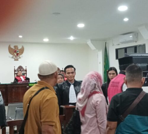 Foto Sidang Tipikor Kepahiang Memanas Pembelaan Tajam Penasihat Hukum Guncang Ruang Sidang Pengamat Politik Nilai Ada Kekeliruan Administratif e1759760694624 – Sidang Tipikor Kepahiang Memanas: Pembelaan Tajam Penasihat Hukum Guncang Ruang Sidang, Pengamat Politik Nilai Ada Kekeliruan Administratif | Headline | inews.network